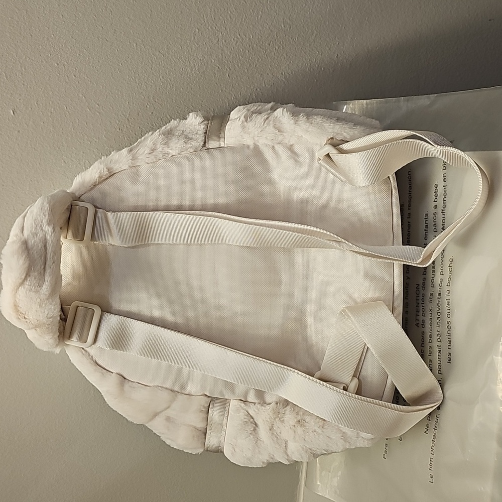 Nike Sportswear Futura Faux Fur White Mini Backpack. NWT. - Picture 11 of 13